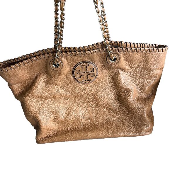 Tory Burch Marion East-West Tote in Royal Tan Pebbled Leather Gold Link Handle - Picture 3 of 12